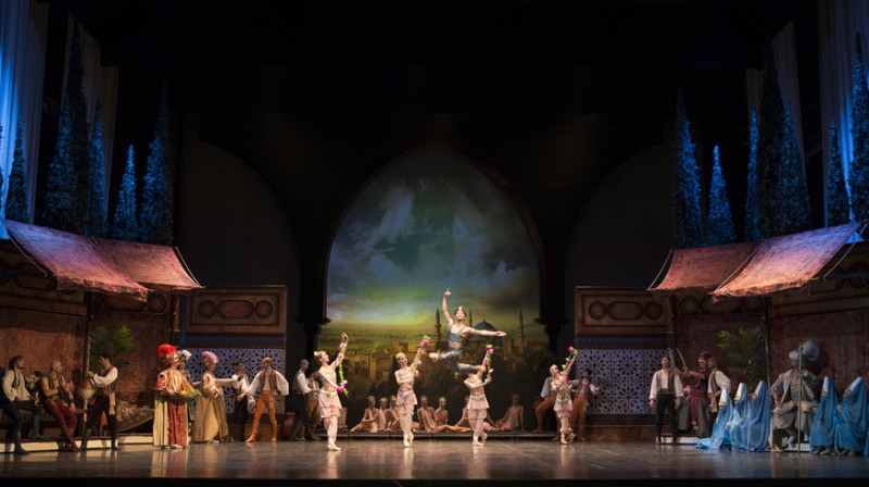 Skats no baleta „Korsārs”. 
Slovēnijas Nacionālā teātra Mariborā publicitātes foto