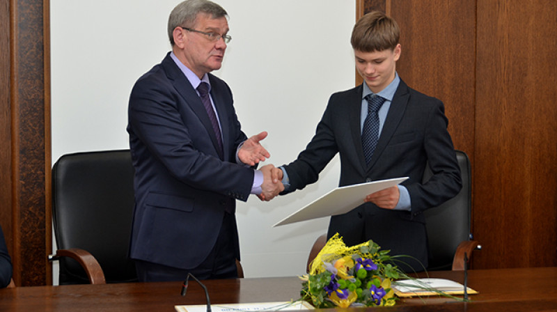 Daugavpils domes priekšsēdētājs Jānis Lāčplēsis un Deniss Vasiļjevs
Foto: www.daugavpils.lv