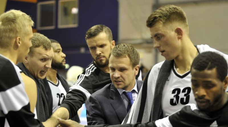"VEF Rīga" minūtes pārtraukumā
Foto: Romāns Kokšarovs/F64