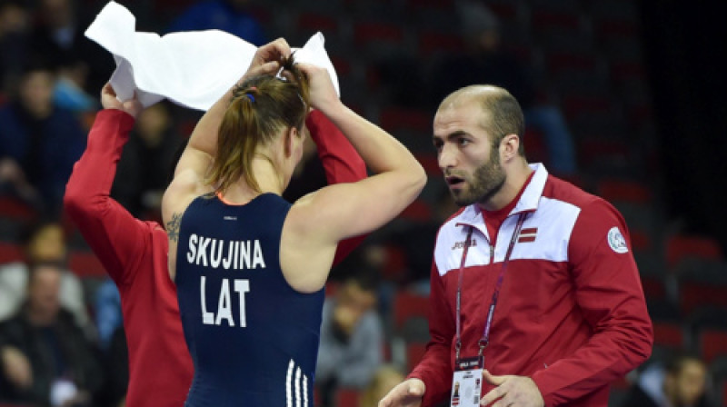 Laura Skujiņa un treneris Farids Ahmedovs
Foto: Ilmārs Znotiņš, Latvijas Cīņas federācija