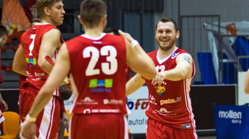 Rinalds Sirsniņš kļuvis par septīto spēlētāju LBL vēsturē, kurš realizējis vismaz 600 tālmetienus.

foto: bkjēkabpils