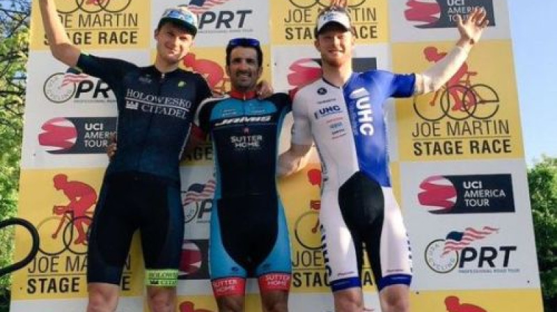 Andžs Flaksis (no kreisās) uz pjedestāla
Foto: Publicitātes