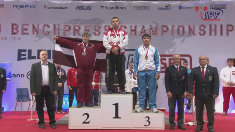 Foto no sacensību apbalvošanas ceremonijas