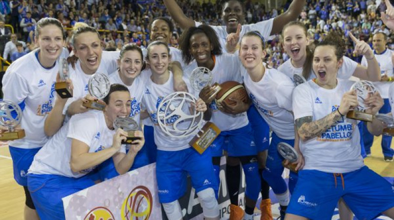 Kristīne Vītola un "Perfumerias Avenida" spēlētājas: Spānijas čempiones
Foto: feb.es