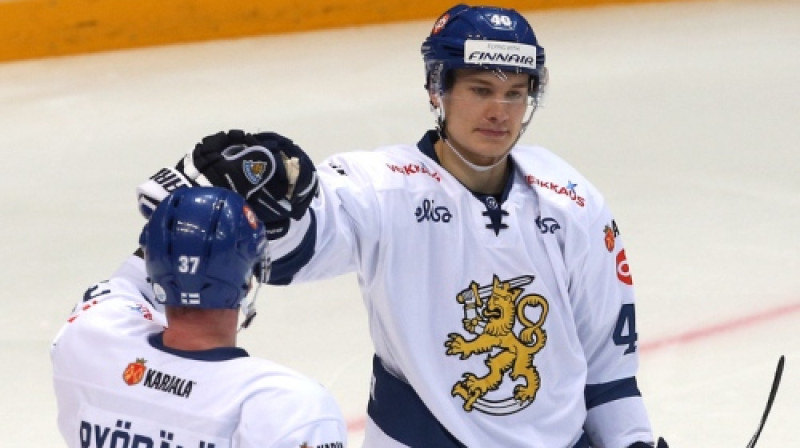Jarno Koskiranta (pa labi) tiek sveikts ar vārtu guvumu
Foto: Championat.com