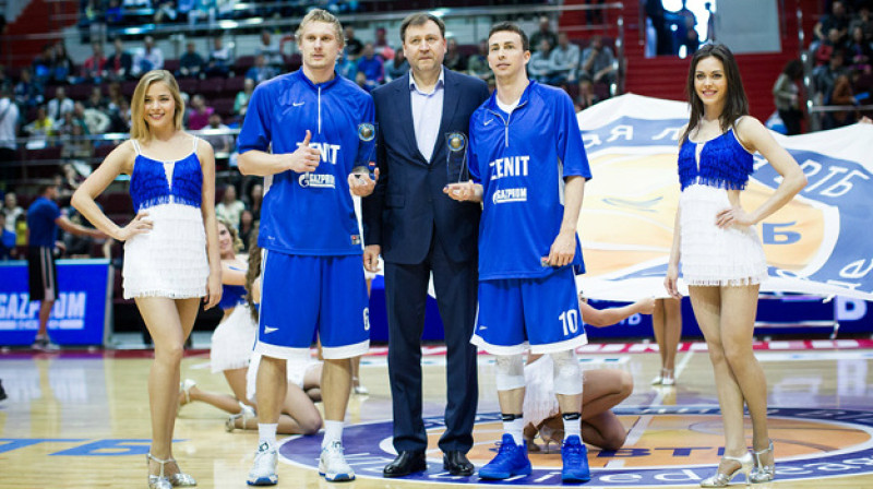 Jānis Timma saņem balvu
Foto: vtb-league.com