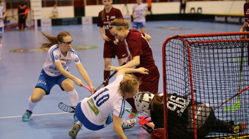 Kārtējā "somu pirts" pie Latvijas izlases vārtiem
Foto: Ritvars Raits, floorball.lv