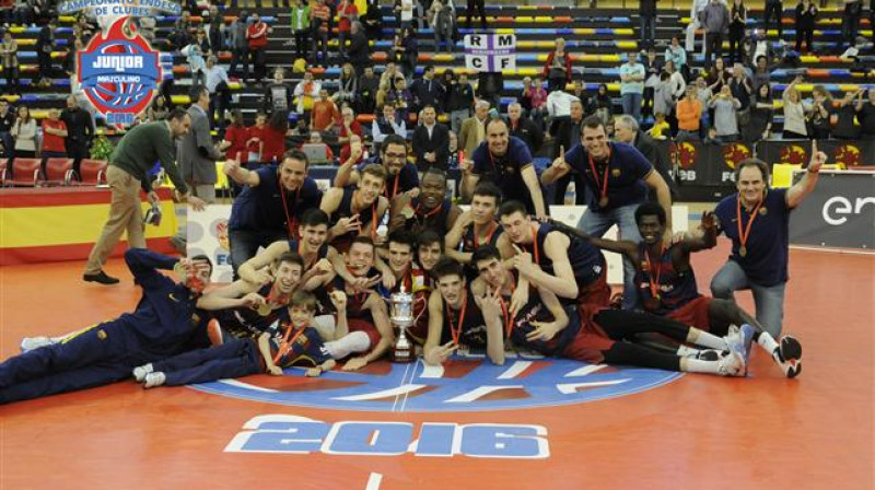 Rodions Kurucs un Barselonas juniori: Spānijas U18 čempioni
Foto: feb.es