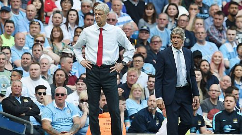 Komandu galvenie treneri Arsēns Vengers un Manuels Pelegrini
Foto: AFP/Scanpix