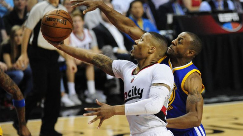 Deimiens Lilards uzbrukumā "Warriors" grozam
Foto: AFP/Scanpix