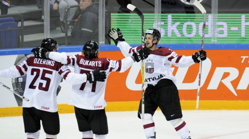 Andris Džeriņš, Roberts Bukarts un Miķelis Rēdlihs
Foto: Romāns Kokšarovs/F64