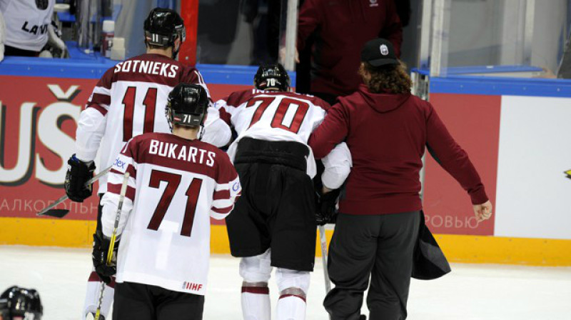 Miks Indrašis pamet laukumu 
Foto: Romāns Kokšarovs, F64