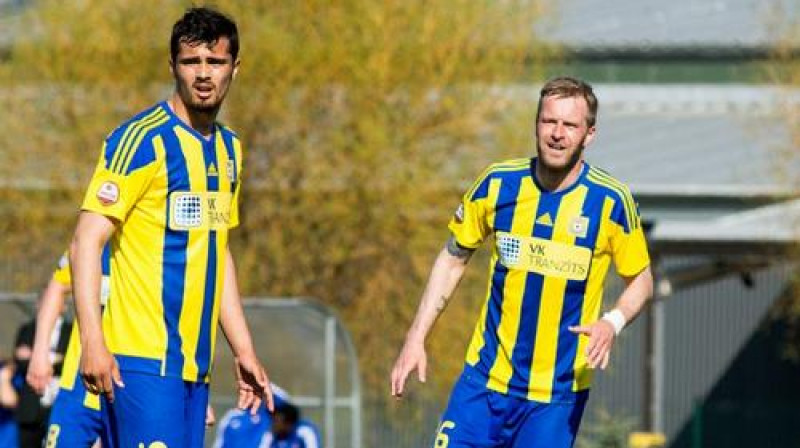 "Ventspils" centra aizsargi - Ņikita Koļesovs un Antons Jemeļins (pa labi)
Foto: Māris Greidāns