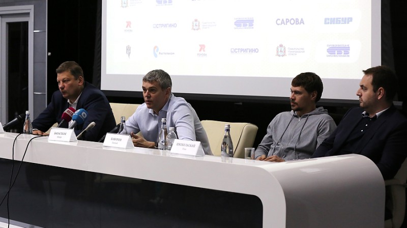 Ainars Bagatskis un Sergejs Panovs preses konferencē 12. maijā
Foto: nn-basket.ru
