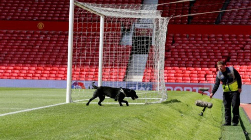 Tiek pārmeklēts "Old Trafford" stadions
Foto: AP/Scanpix