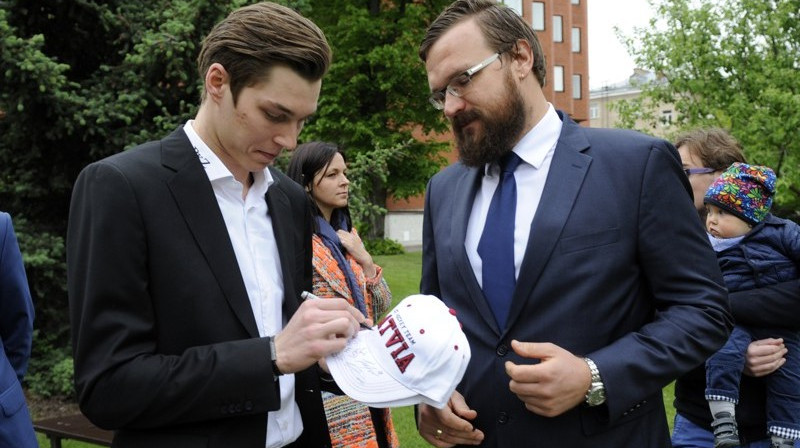 Jaunais vārtu tīģeris Elvis Merzļikins
Romāna Kokšarova foto