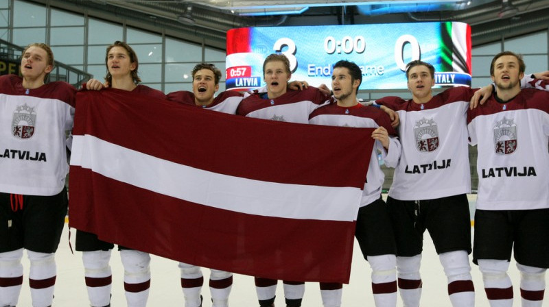 Latvijas U20 hokeja izlase pagājušā gada nogalē izcīnīja tiesības startēt pasaules čempionāta augstākajā divīzijā.
Foro: Werner Kreinbucher, IIHF