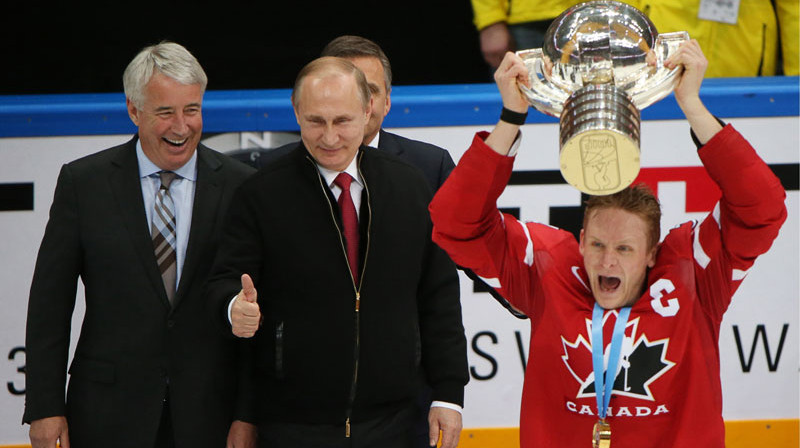 Korijs Perijs ar pasaules čempionu trofeju. 
Foto: TASS/Scanpix