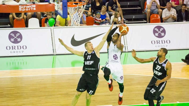Artūrs Strēlnieks, Kvameins Mičels un Džošua Bostiks
Foto: Edgars Vaivads, basket.lv
