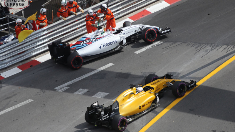 Felipes Masa auto pēc avārijas
Foto: AFP/Scanpix