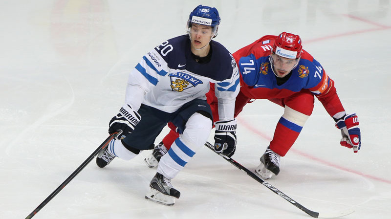 Somu jaunais talants Sebastiāns Aho pret Alekseju Jemeļinu cīnīsies arī Pasaules kausā. 
Foto: TASS/Scanpix