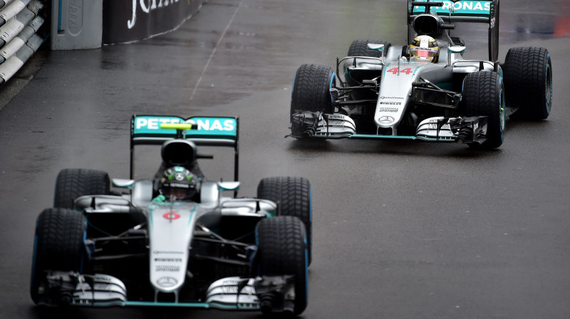 Rosbergs un Hamiltons Monako trasē
Foto: AFP/Scanpix