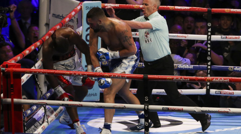 Tonijs Beljū nokautē Ilungu Makabu
Foto: SkySports