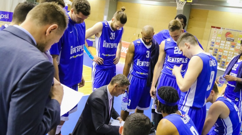 Kārlis Muižnieks ar komandu
Foto: Ģirts Gertsons