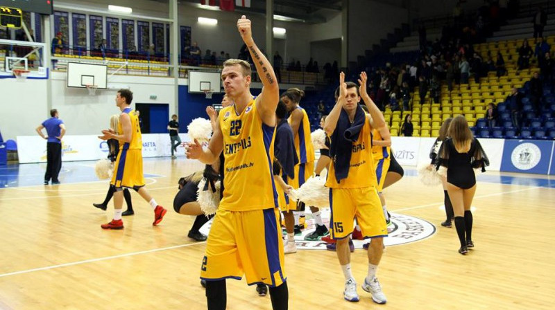 Māris Gulbis ar komandas biedriem
Foto: bkventspils.lv
