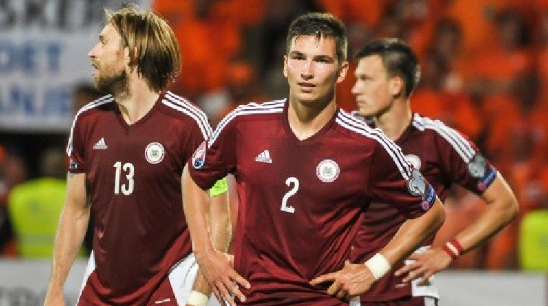 Latvijas izlases aizsargi Kaspars Gorkšs, Vitālijs Maksimenko un Vitālijs Jagodinskis
Foto: Gints Ivuškāns/F64