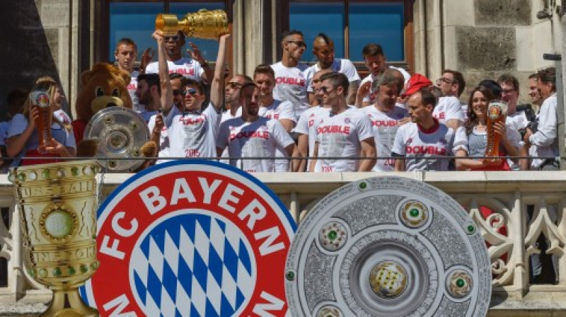 Vācijas čempione un kausa ieguvēja Minhenes "Bayern"
Foto: AFP/Scanpix