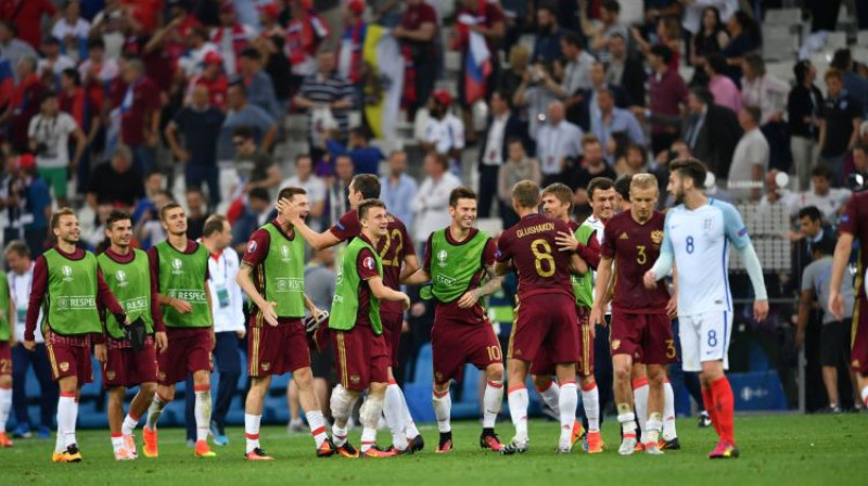 Krievijas izlases futbolisti spēlē pret Angliju
Foto: XINHUA/SIPA/Scanpix