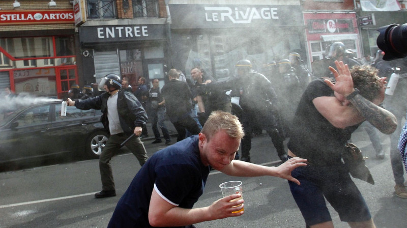 Anglijas fani tiekas ar policijas spēkiem
Foto: AP/Scanpix