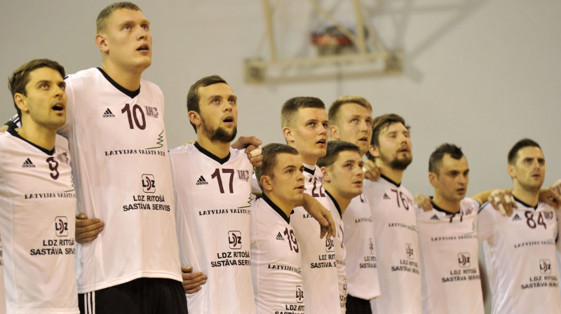 Dainis Krištopāns un Latvijas izlase
Foto: Romāns Kokšarovs, Sporta Avīze, f64