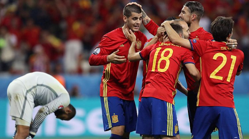 Spānija atzīmē Alvaro Moratas otro vārtu guvumu
Foto: AFP/Scanpix