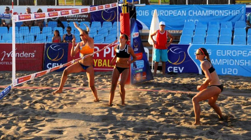 Anastasija Kravčenoka un Tīna Graudiņa 
Foto: cev.lu