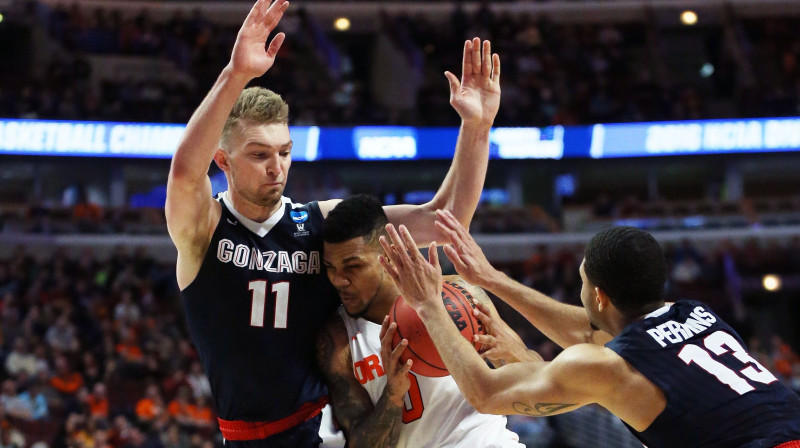 Domants Sabonis (#11) spēlē pret "Syracuse"
Foto: AFP/Scanpix