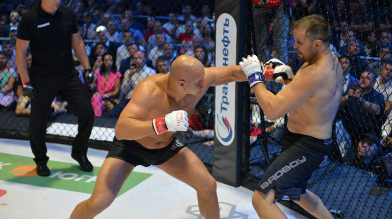 Fjodors Jemeļjaņenko (no kreisās) cīņā ar Fabio Maldonado
Foto: sherdog.com