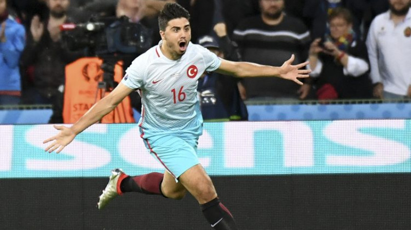 Ozana Tufana vārti, ļoti iespējams, turkus ievedīs astotdaļfinālā
Foto: AP/Scanpix