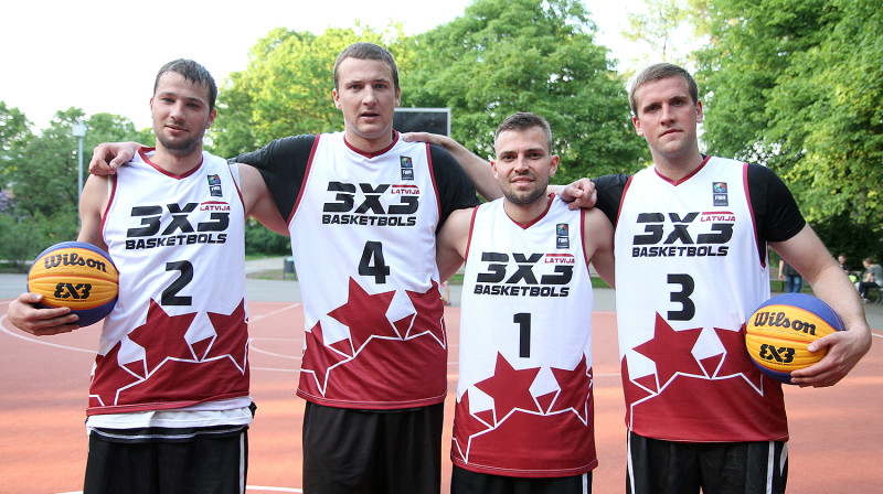 Latvijas 3x3 izlases basketbolisti (no kreisās): Toms Straudovskis, Artūrs Dušelis, Artūrs Kramiņš, Sandis Silavs
Foto: Renārs Buivids (LBS)