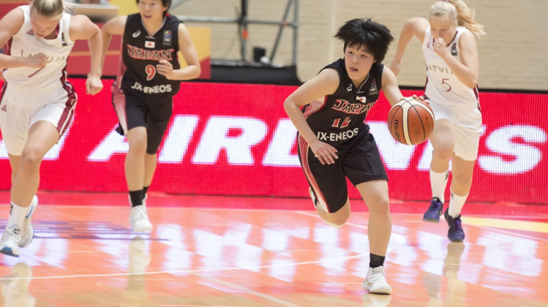 Latvijas U17 izlases spēlētājas pasaules čempionāta pirmajā spēlē netika līdzi Japānas izlases ātrumam.
Foto: fiba.com