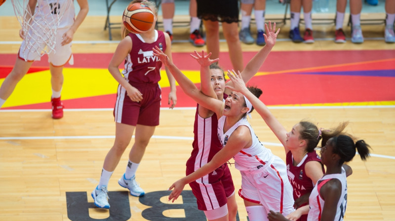 Aleksa Gulbe spēlē pret Kanādu
Foto: fiba.com