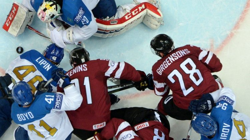 Skats no augšas - Ronalds Ķēniņš un Zemgus Girgensons pasaules čempionātā Krievijā
Foto: AFP/Scanpix