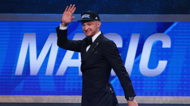 Domants Sabonis "Magic" cepuri bija spiests nomainīt jau drīz pēc sava drafta
Foto: AFP/Scanpix