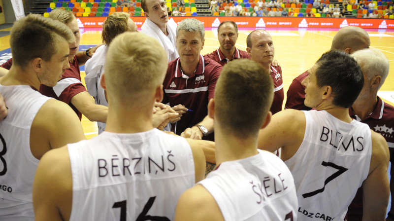 Latvijas basketbola valstsvienība 
Foto: Romāns Kokšarovs, Sporta Avīze, f64