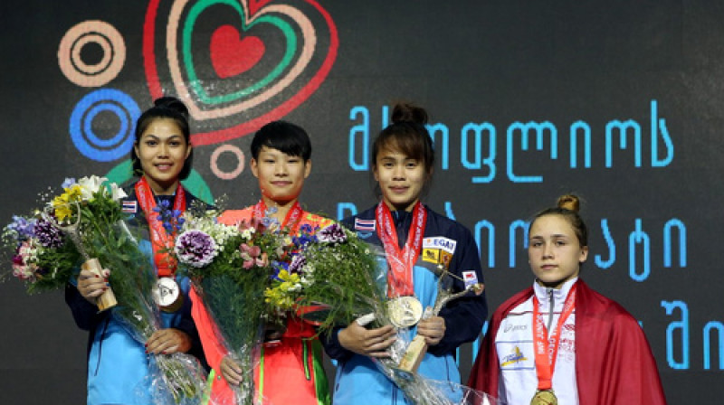 Rebeka Koha uz 53 kg pjedestāla Tbilisi 
Foto: IWF