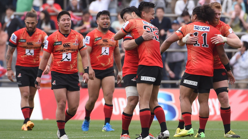 Japānas "Sunwolves" čempionātā viegli neiet, taču pie vienas uzvaras viņi ir tikuši, pārspējot citu jaunpienācēju Argentīnas "Jaguares".
Foto: AFP/Scanpix