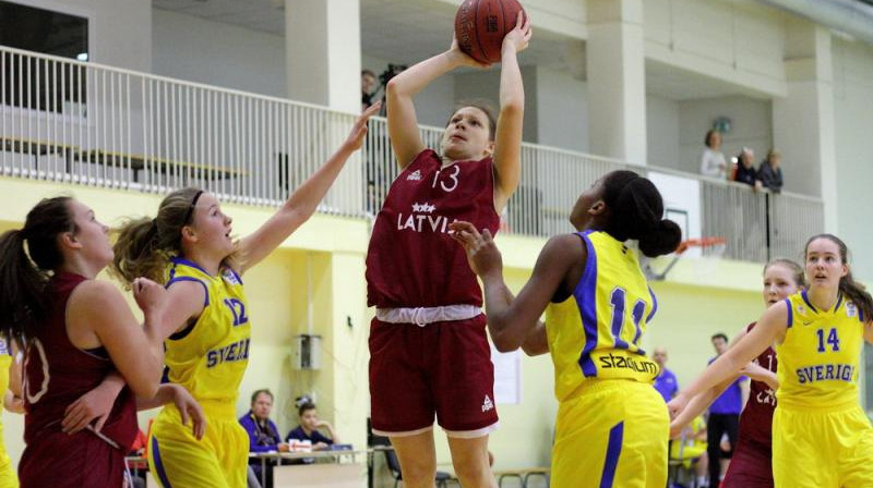 Latvijas U16 izlases kandidāte Anita Miķelsone Baltijas jūras kausa izcīņas turnīrā janvārī Tallinā.
Foto: basket.ee