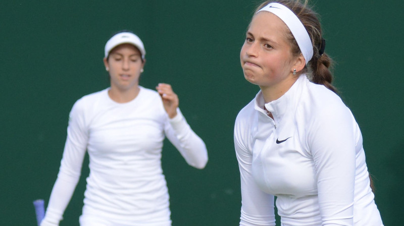 Aļona Ostapenko un Kristīna Makheila
Foto: Christopher Levy