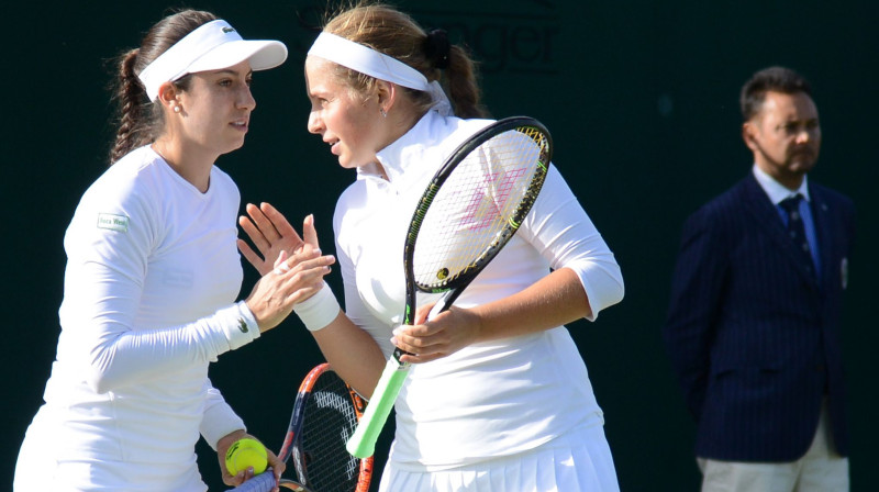 Aļona Ostapenko un Kristīna Makheila
Foto: Christopher Levy